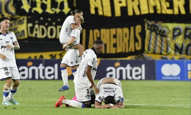 Juan Izquierdo y el festejo en Liverpool