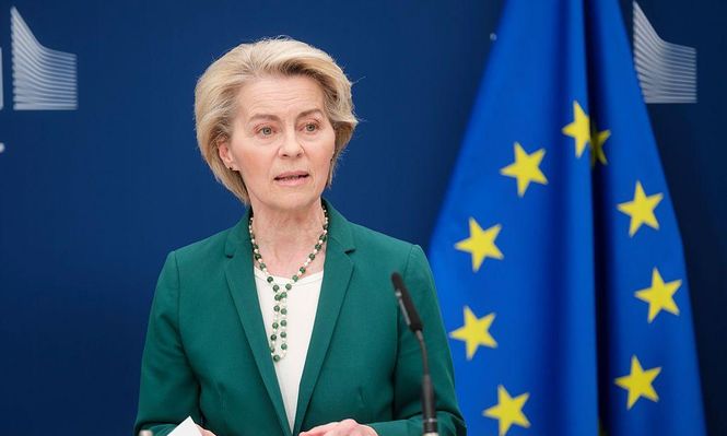 La presidenta de la Comisión Europea, Ursula von der Leyen, anunció que la UE pone en pausa sus aranceles de respuesta para "dar una oportunidad" a las negociaciones.