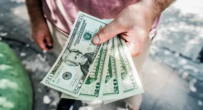 Banco Central argentino juega fuerte para poner techo a suba del dólar