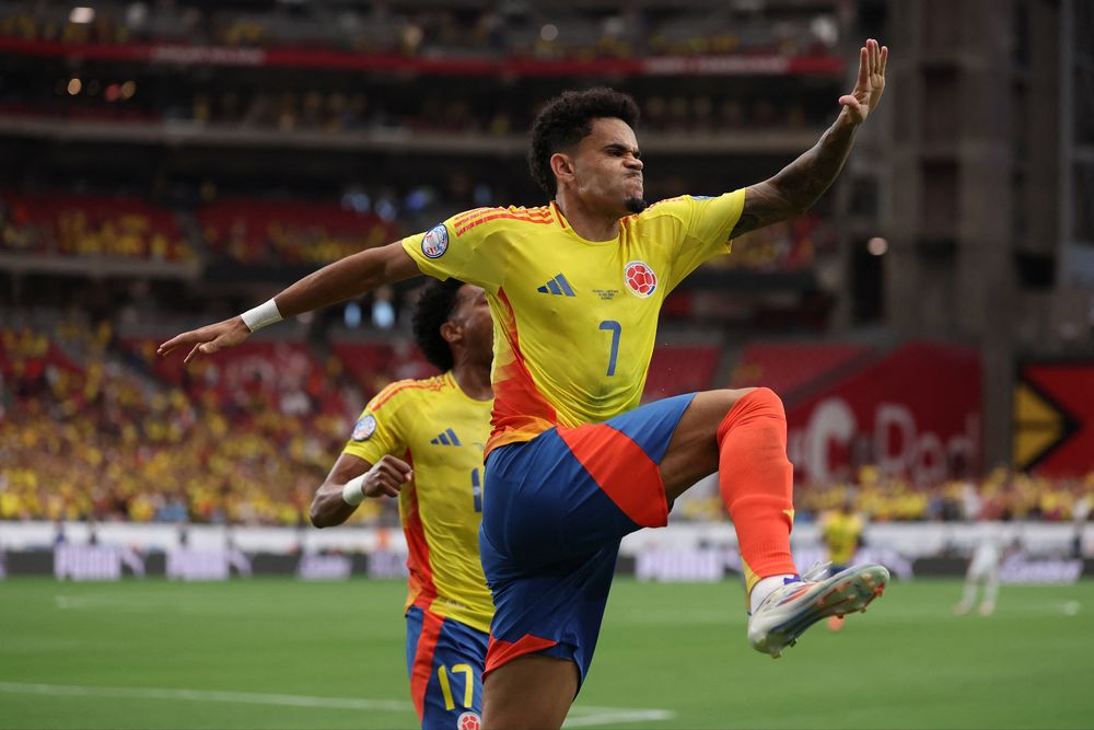 Luis Díaz celebra su gol de penal para Colombia ante Costa Rica en la Copa América 2024