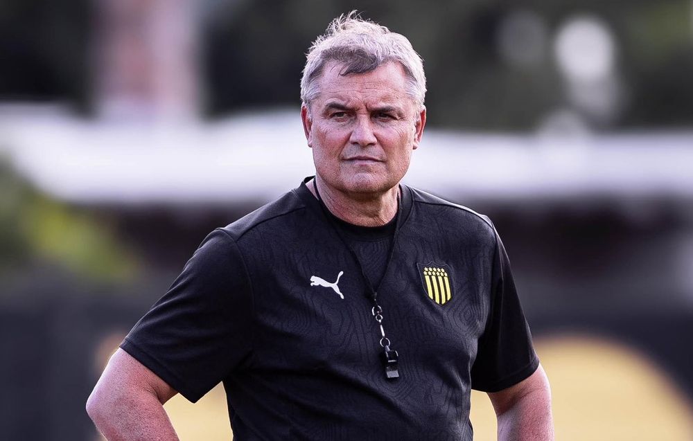 Diego Aguirre dirigió el entrenamiento de Peñarol en Los Aromos