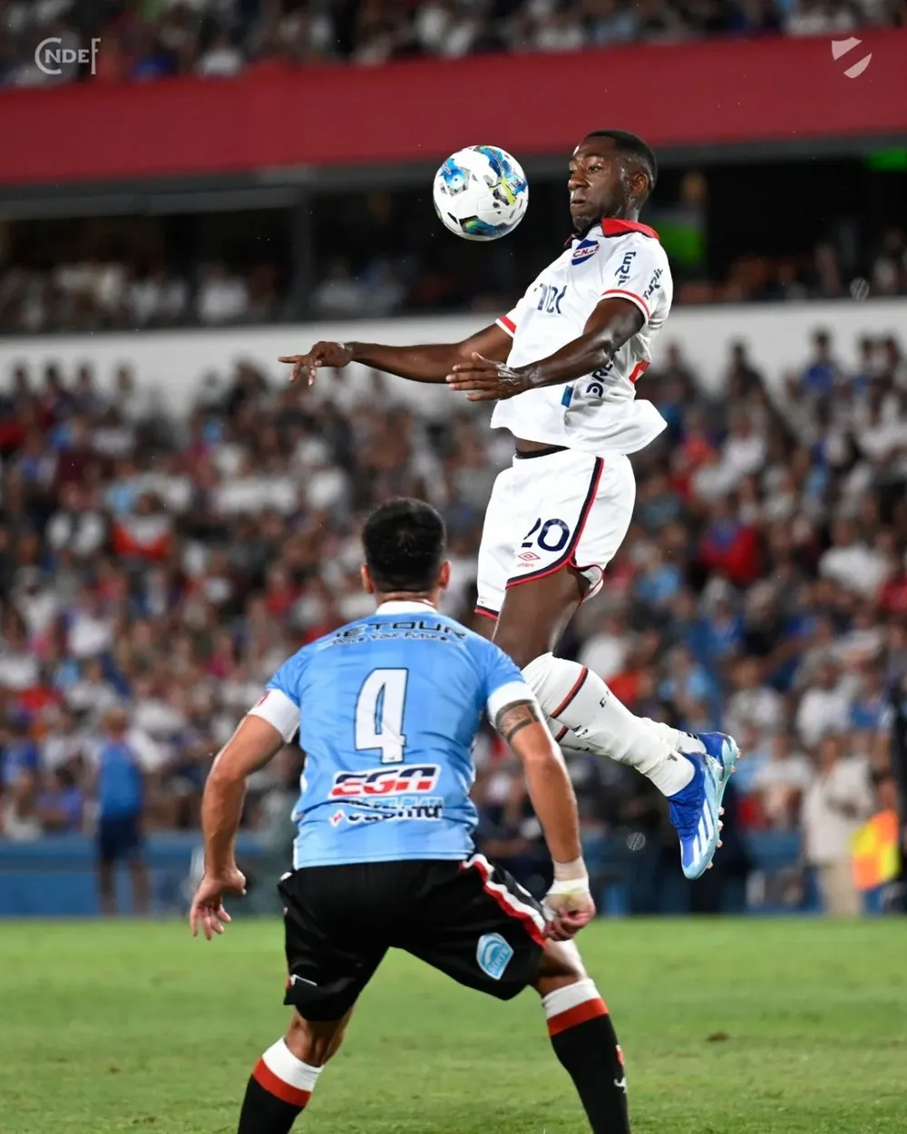 Gonzalo Carneiro, salto felino