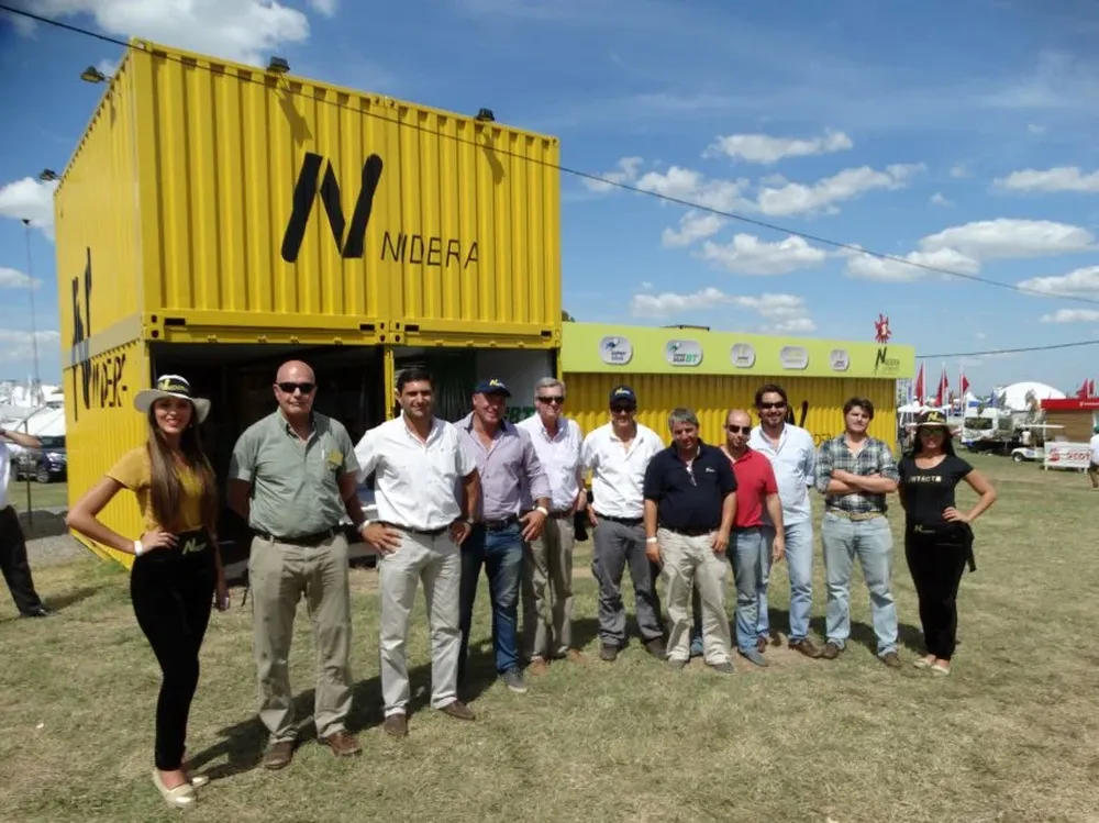 Parte del grupo de trabajo que Nidera instaló en la Expoactiva 2016.