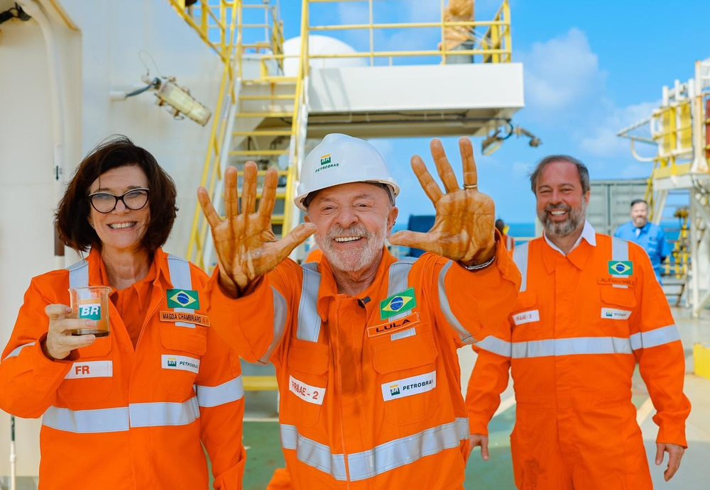 La presidenta de Petrobras, Magda Chambriard, acompañó al presidente Lula; al ministro Alexandre Silveira (ME); a la ministra Miriam Belchior (Casa Civil); y al presidente David Alcolumbre (Senado Federal).