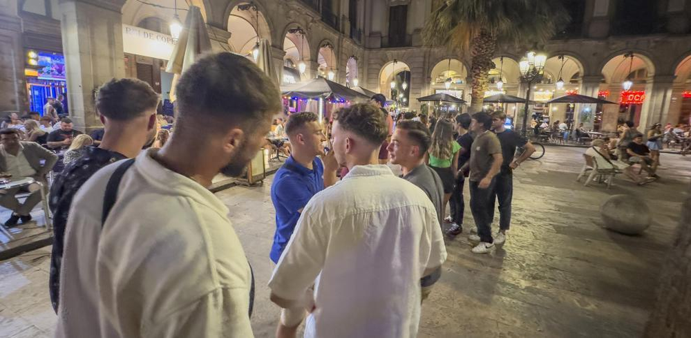 Barcelona prohíbe las rutas de alcohol en toda la ciudad durante las 24 horas del día
