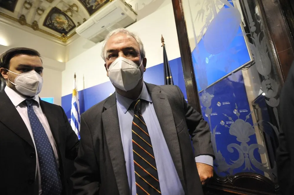 Luis Alberto Heber, ministro del Interior, en conferencia de prensa