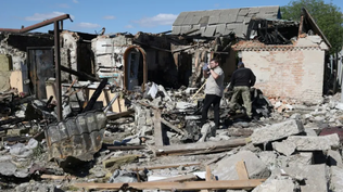 Una casa de Ucrania destruida por un ataque con misiles en la localidad de Krasylivka