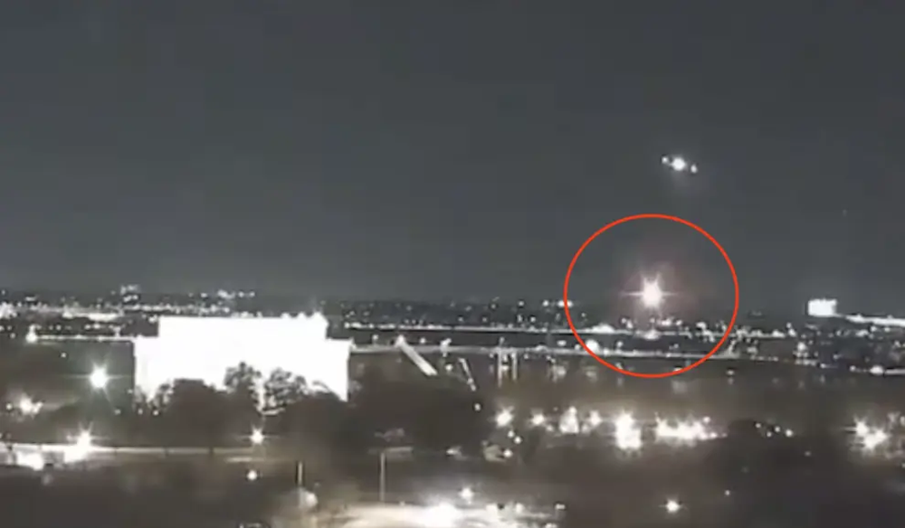 El avión de American Airlines y el helicóptero Black Hawck, a punto de chocar en Washington.