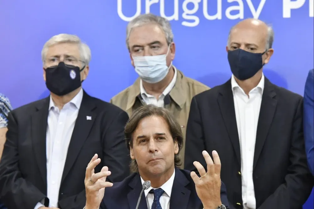 El presidente Luis Lacalle Pou dio una conferencia de prensa el domingo, luego de conocidos los resultados