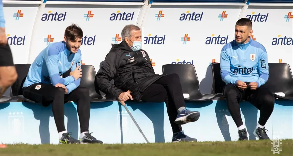 Viña y de Arrascaeta junto a Tábarez