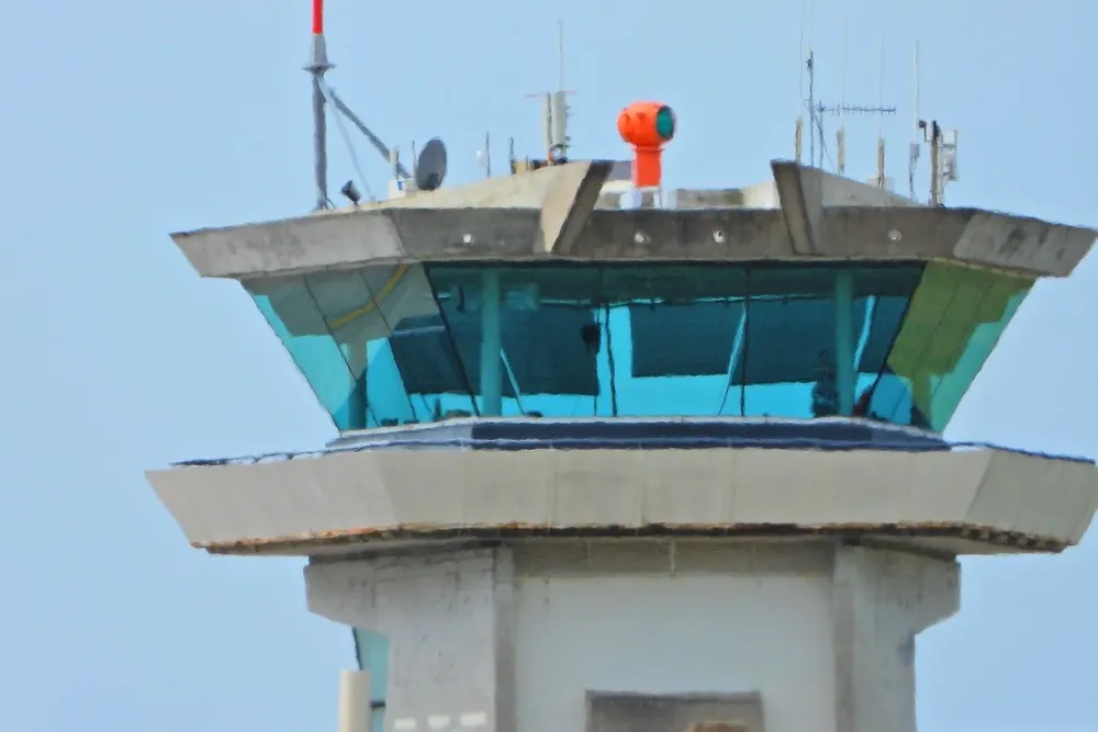El avión debía haber aterrizado a las 13:30