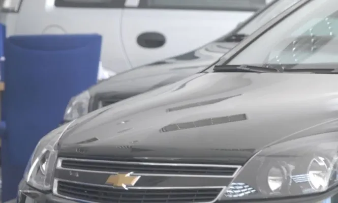 Venta de autos cayó 24% por aumento del Imesi