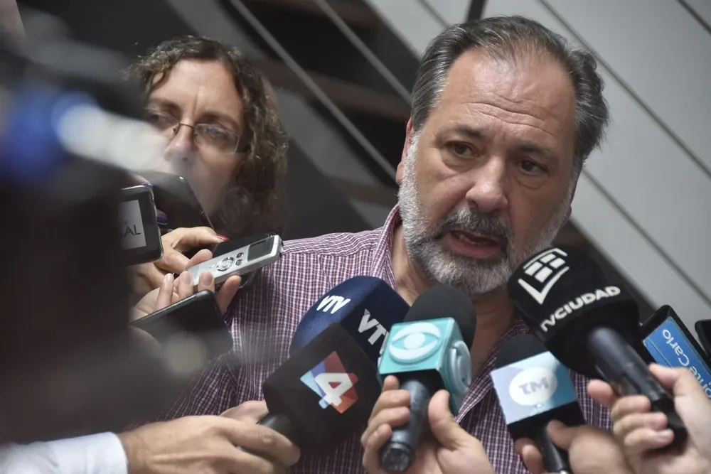 La figura principal de Por la patria, es el senador nacionalista Jorge Gandini