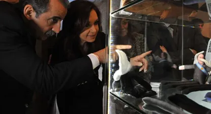 Argentina agudiza aislamiento comercial por falta de dólares