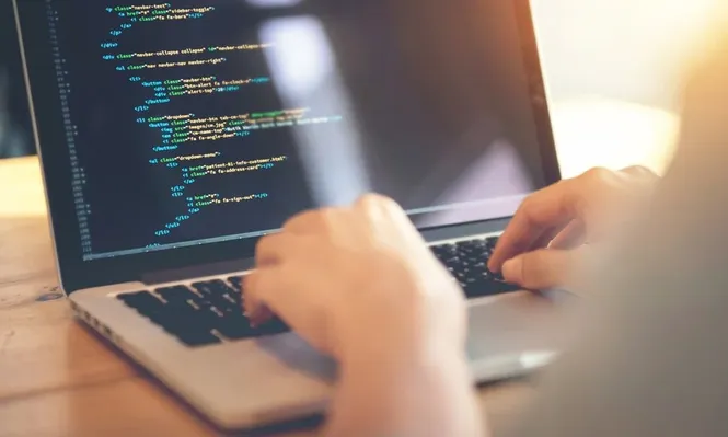Aprobaron ley para que expertos en tecnología trabajen y vivan en Uruguay: los detalles