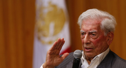 El escritor peruano, Mario Vargas Llosa, durante una conferencia de prensa en la V Bienal Mario Vargas Llosa, en la Universidad de Guadalajara (México). (Archivo) EFE/Francisco Guasco