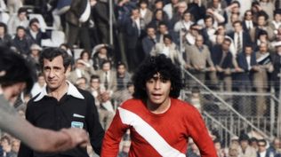 Diego Maradona en su debut en Primera división con Argentinos Juniors
