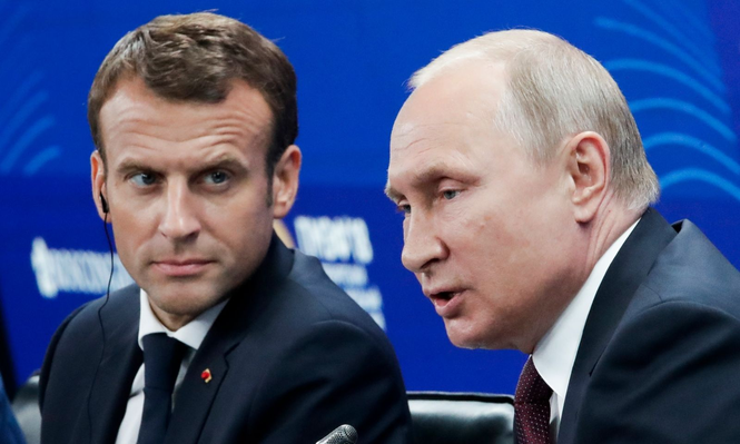 El presidente de Francia, Emmanuel Macron y el presidente de Rusia, Vladimir Putin.