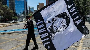 Julia Chuñil, la mujer mapuche que tras desaparecer se convirtió en un símbolo de la lucha medioambiental en Chile y cuyos hijos están ahora acusados de asesinarla