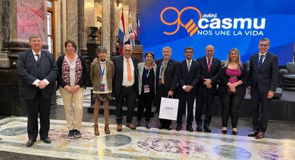 CASMU celebró 90 años con una actividad científica internacional en el Palacio Legislativo y lanzó su sello conmemorativo