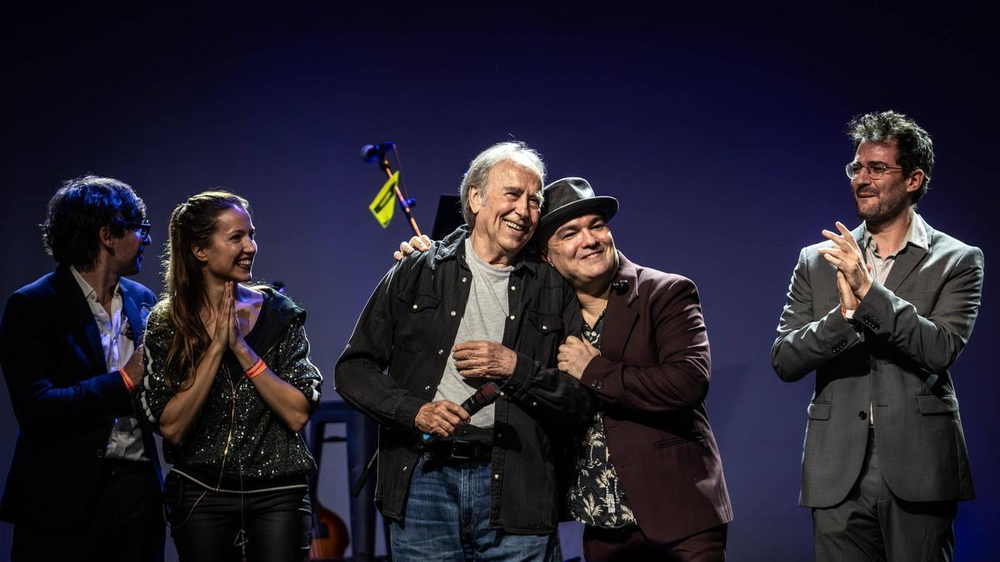 Serrat volvió a los escenarios a sus 82 años.