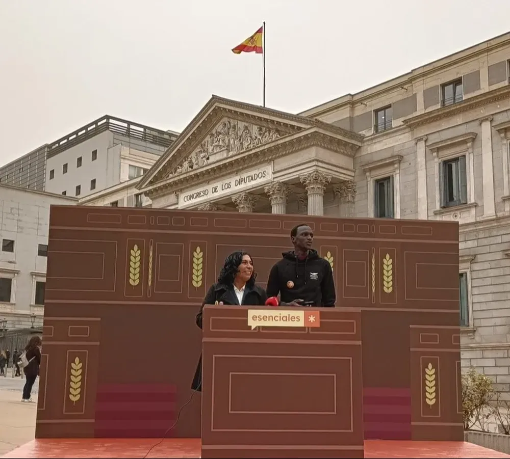 Presentación de la ILP para una regularización extraordinaria de migrantes.