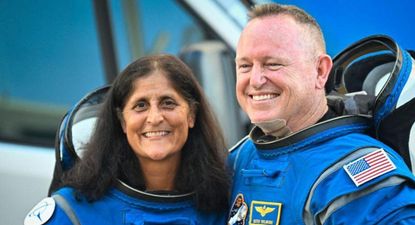 Williams (i) y Wilmore (d) tendrán que pasar varios meses más de lo previsto en el espacio.