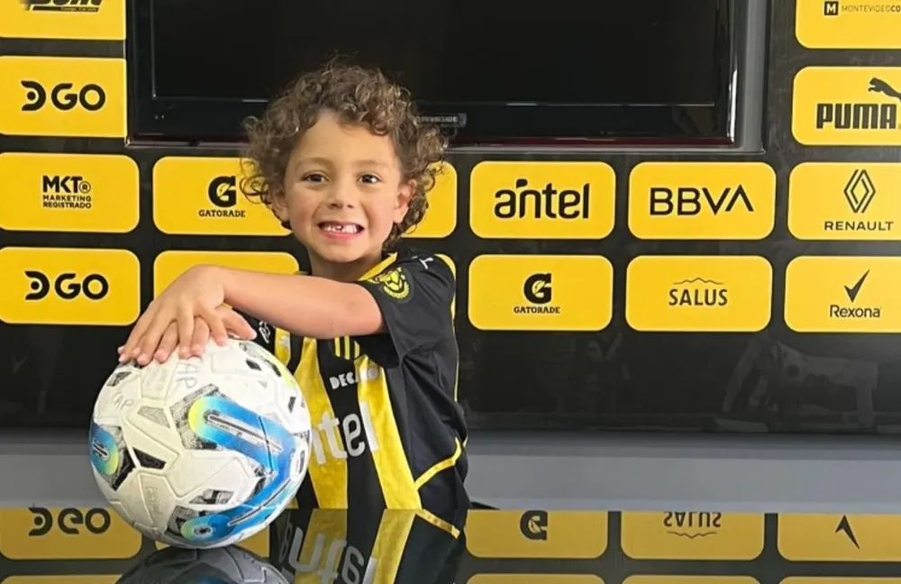 El hijo de Léo Coelho visitó Los Aromos y con la camiseta de Peñarol, disfrutó de un lindo momento´