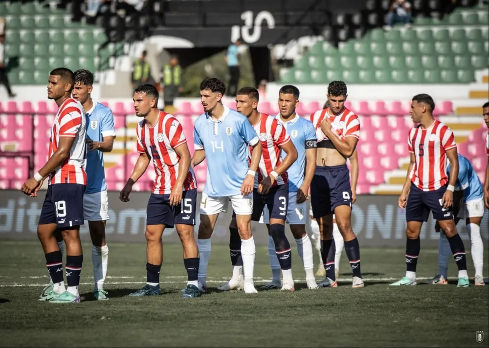 La trenza previa a la pelota quieta de Uruguay - Paraguay