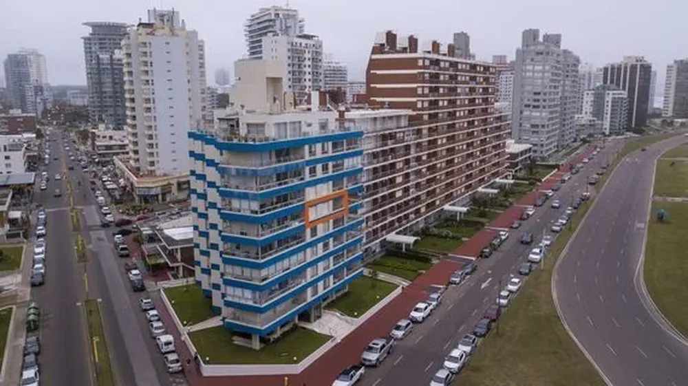 El apartamento se encuentra en el edificio Alborada.