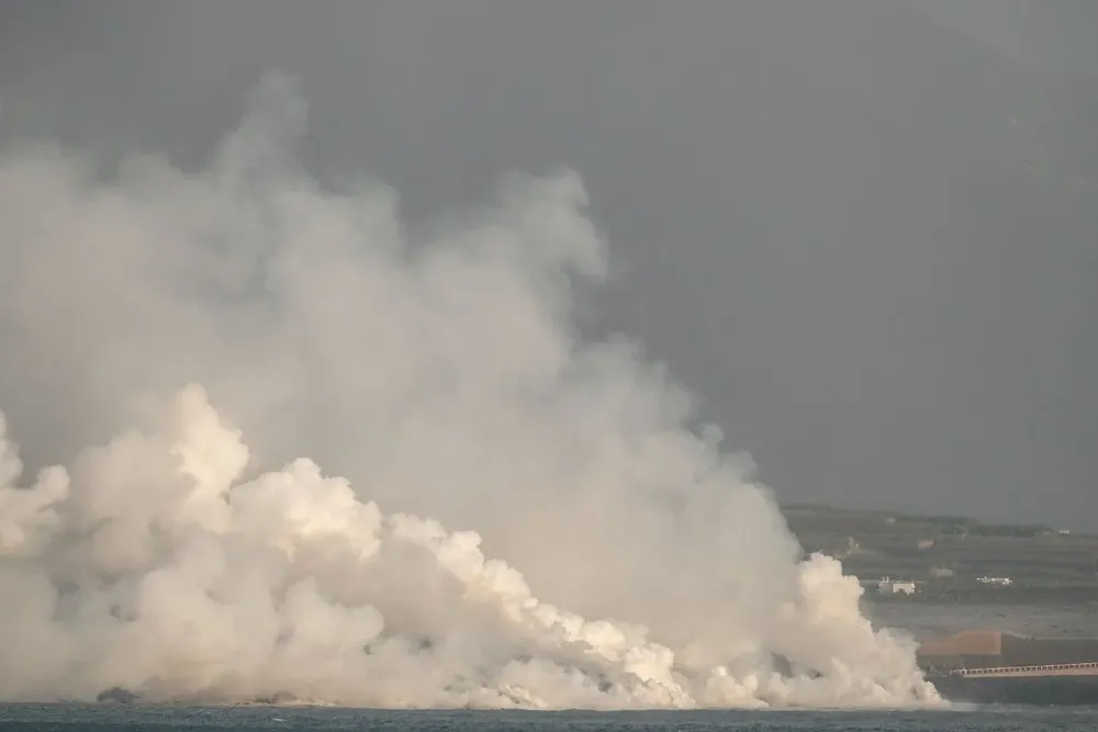 El volcán Cumbre Vieja causando perjuicios al medio ambiente.