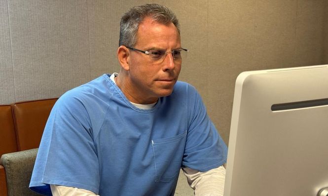 Erik Menéndez y su hermano llevan tres décadas en prisión.