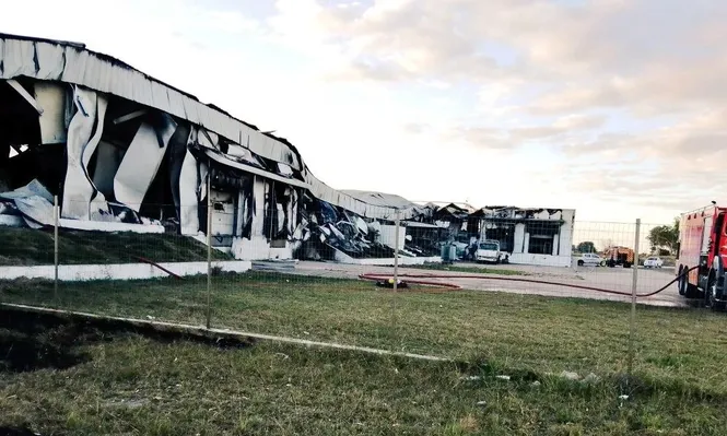 La planta frigorífica sufrió pérdidas casi totales, dijo el vocero de Bomberos.