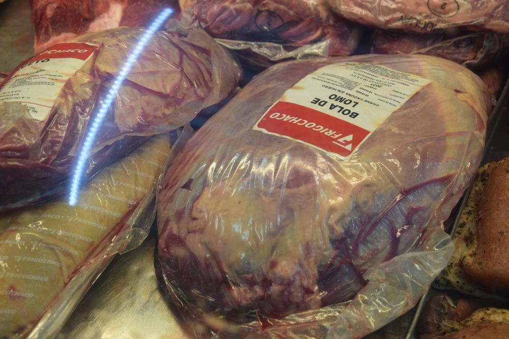 Uruguay: carne paraguaya en góndolas de grandes superficies.