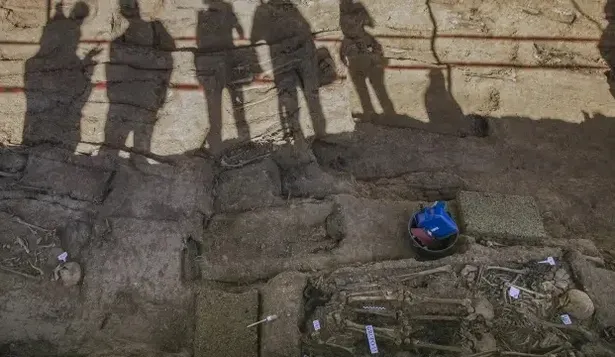 Exhumación de tumbas de la guerra civil en Sevilla.