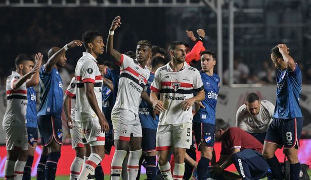 Juan Izquierdo es atendido en la cancha del MorumBIS