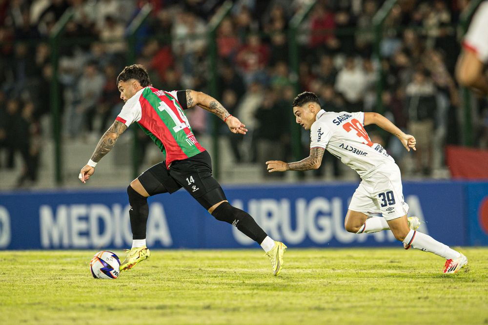 Christian Tabó contra Luciano González en el partido entre Deportivo Maldonado y Nacional Christian Tabó contra Luciano González en el partido entre Deportivo Maldonado y Nacional