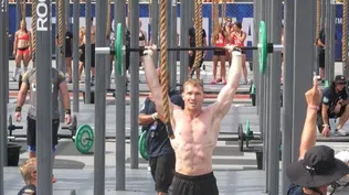 Steve Sudell practicó fútbol americano en la universidad, lo que le dejó dolor crónico de cuello