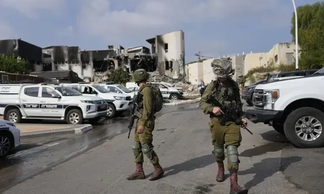 Soldados israelíes tras el ataque de Hamas.