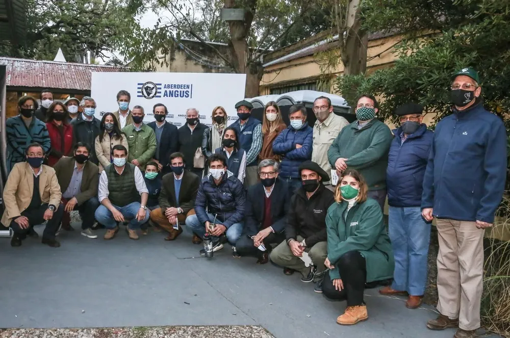 Cabañeros y rematadores realizaron la presentación en la Sala de Conferencias con los cuidados correspondientes a la emergencia sanitaria.