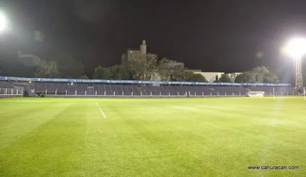 Defensor le da toda la tribuna Ghierra a los bolsos