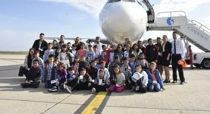 Niños del club de baby fútbol Las Palmas volaron en avión por primera vez
