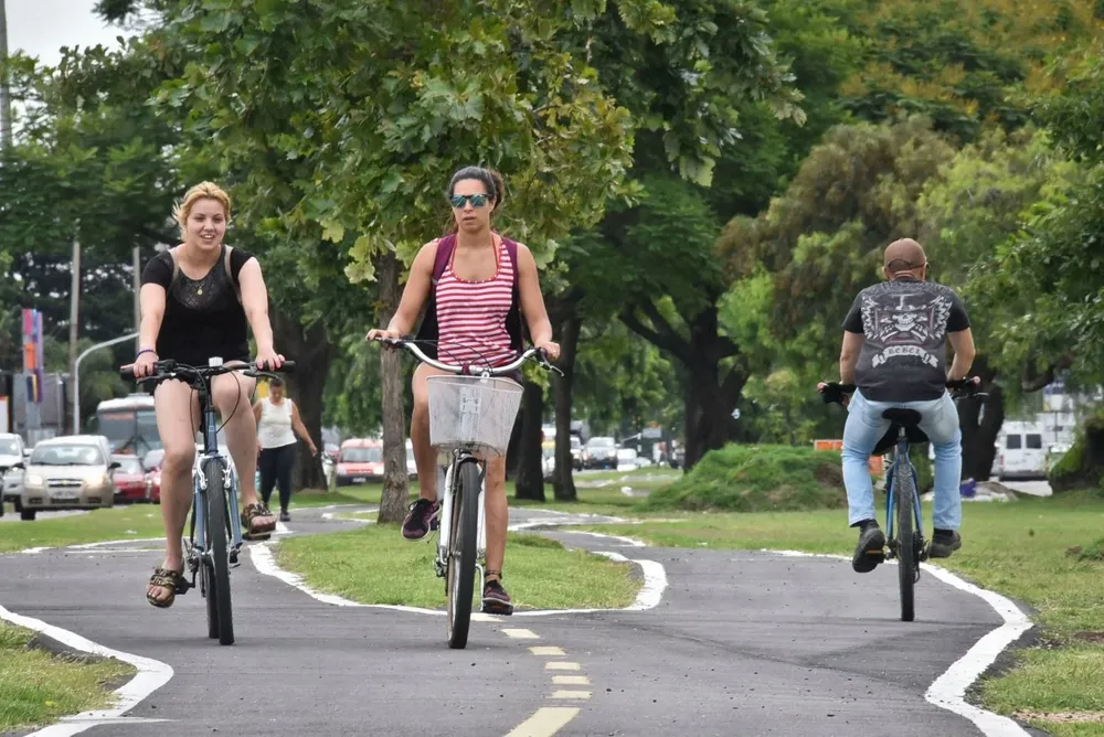 La bicisenda de Avenida Italia, uno de los impulsos más recientes para este medio de transporte en Montevideo