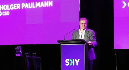 El cambio más importante en la imagen fue la k al revés y eliminar las palmeras que caracterizaban la marca