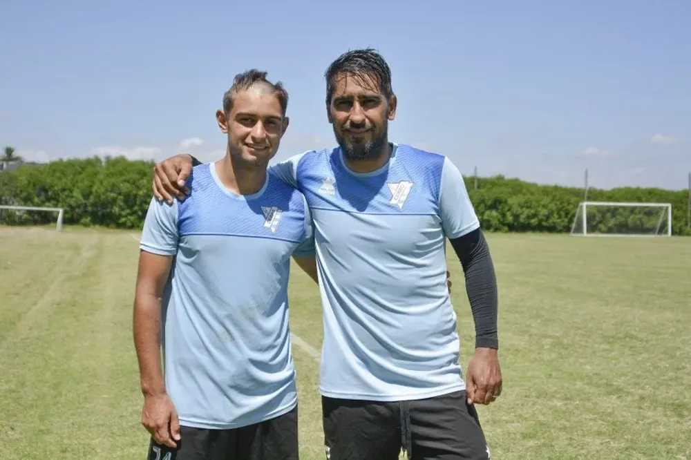 Luis Acevedo, goleador del Uruguayo de Tercera división y Maureen Franco