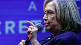 Hillary Clinton opina que debatir con Donald Trump es una pérdida de tiempo