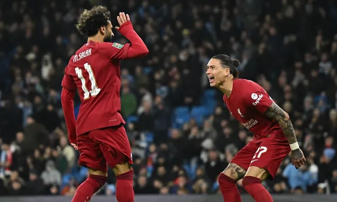 Núñez y Salah, delanteros del Liverpool