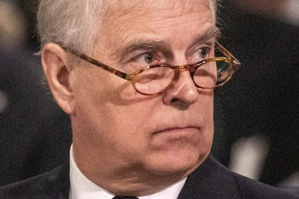 El príncipe Andrés volvió a ser visto en público tras un acuerdo extrajudicial con la estadounidense Virginia Giuffre, que le acusó de agresión sexual cuando ella era menor de edad