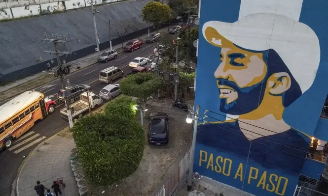 El informe subraya que existe ausencia de controles y equilibrios en los poderes del gobierno.