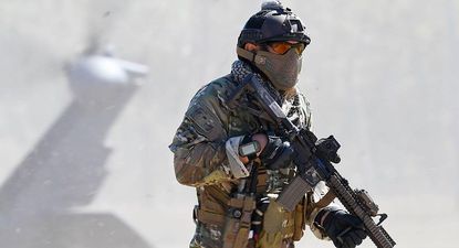 Las unidades de rescate aéreo de la Fuerza Aérea de los Estados Unidos se entrenan intensamente para rescatar a tripulaciones de aviones derribados tras las líneas enemigas.